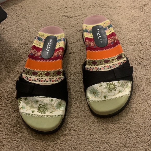 Reaction Kenneth Cole Sandals - Picture 3 of 4